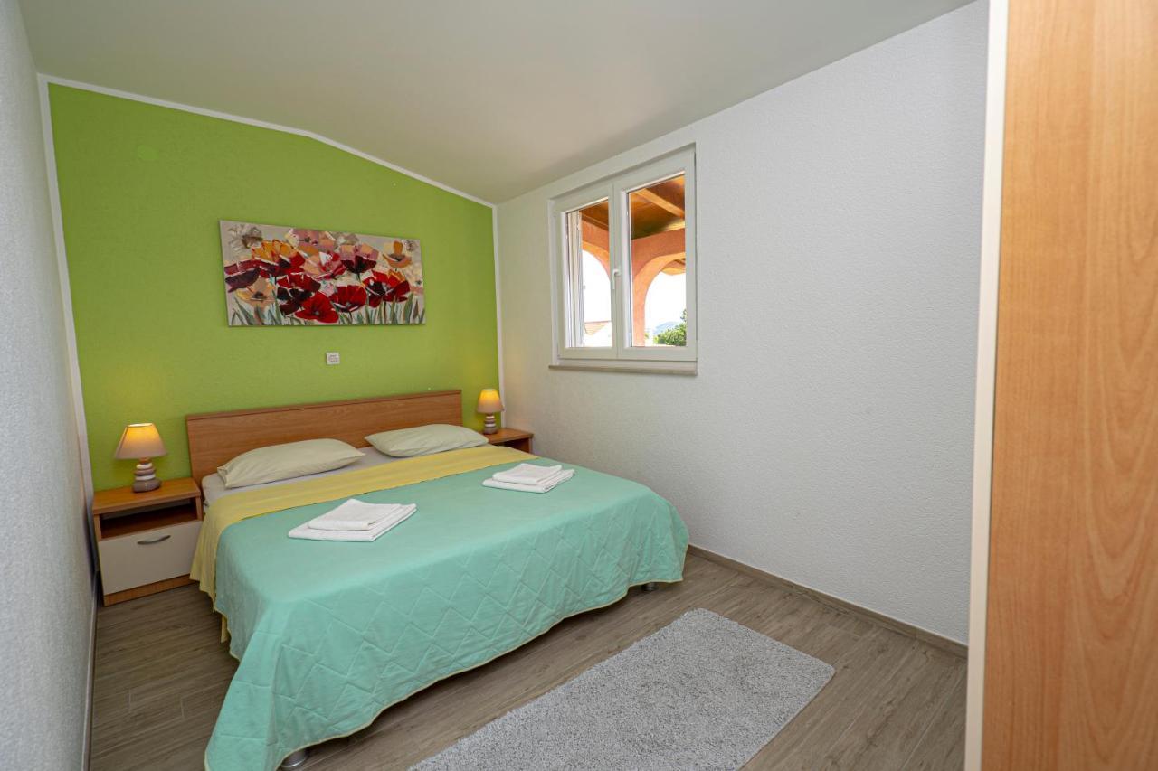 Seaview & Balcony Apartment Petra Ядрия Екстериор снимка
