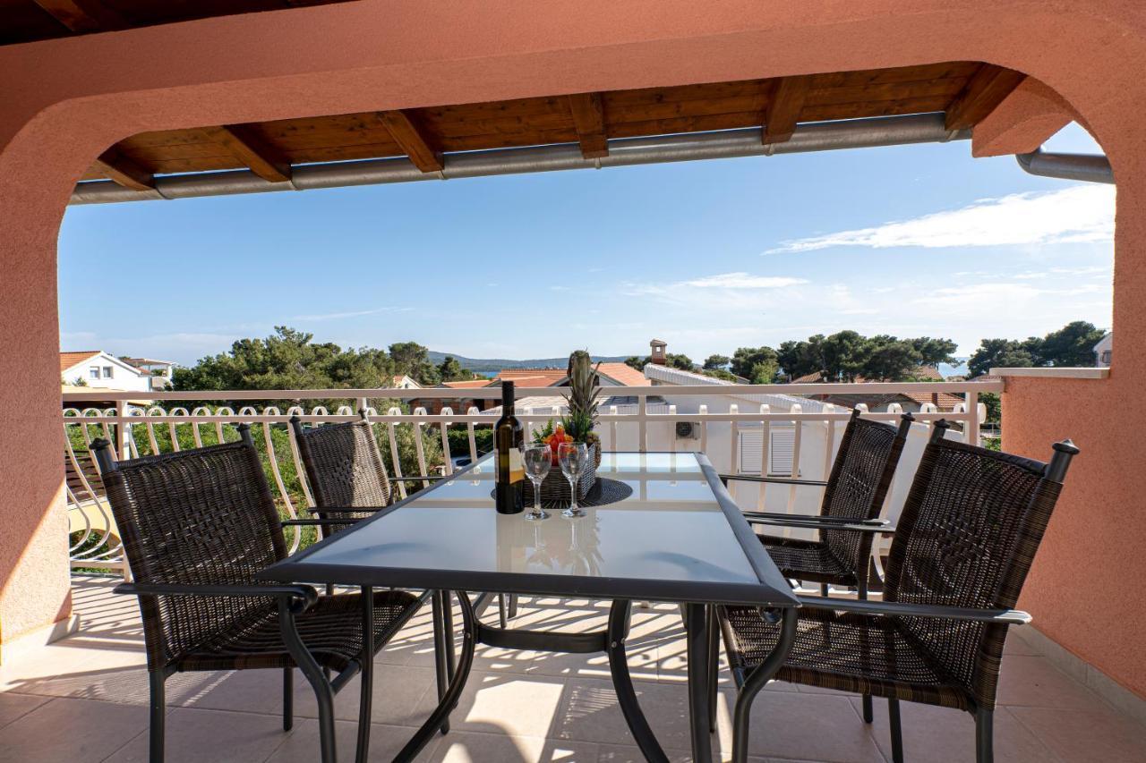 Seaview & Balcony Apartment Petra Ядрия Екстериор снимка