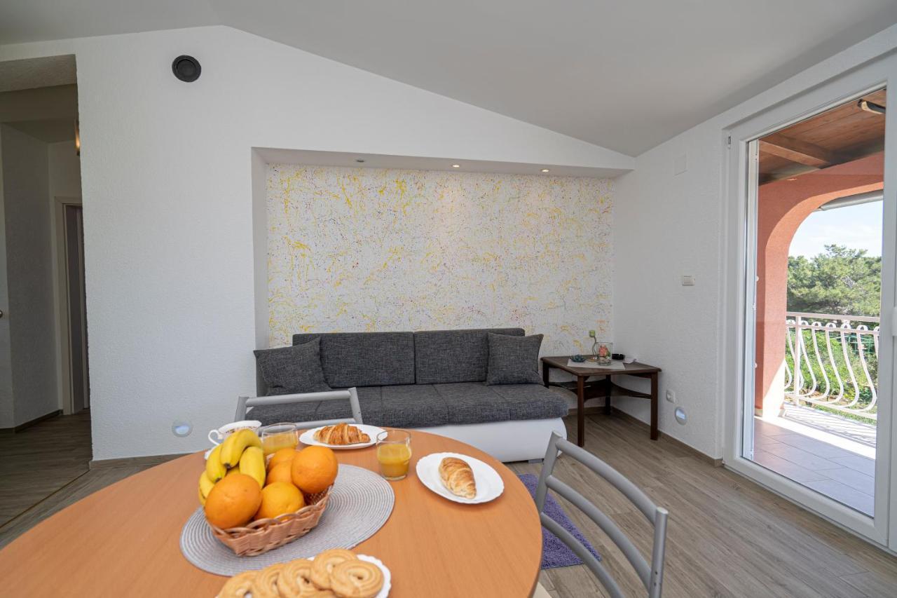 Seaview & Balcony Apartment Petra Ядрия Екстериор снимка